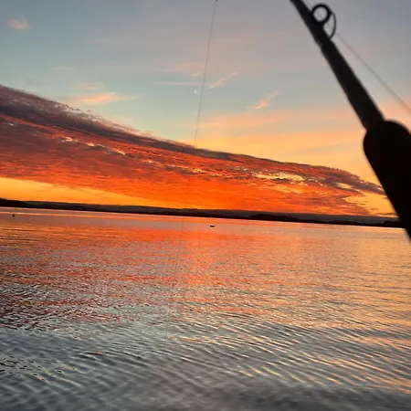 Paradise By The Seaside 펜션 Hitra