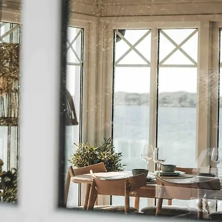 Paradise By The Seaside 펜션 Hitra