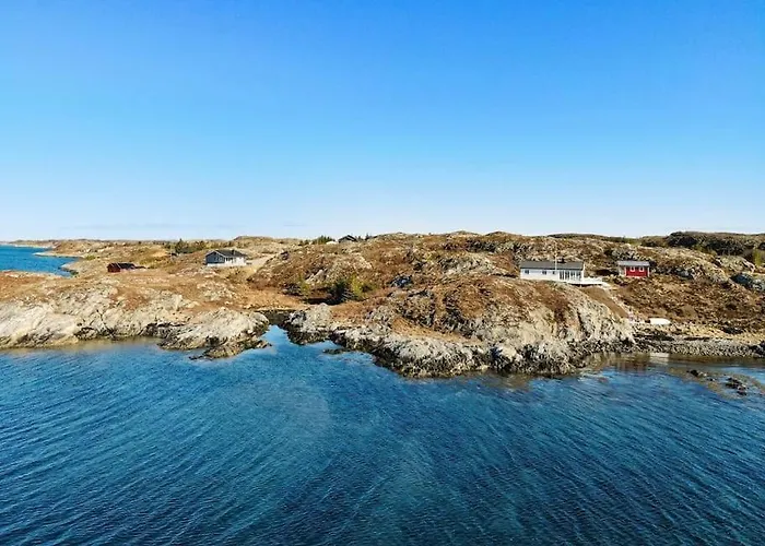 Paradise By The Seaside 펜션 Hitra
